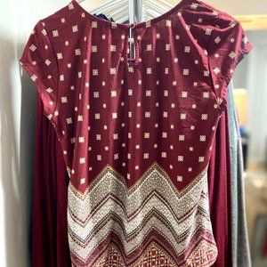 Red, patterned short-sleeve shirt